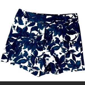 Margaret M slimming shorts in blue floral